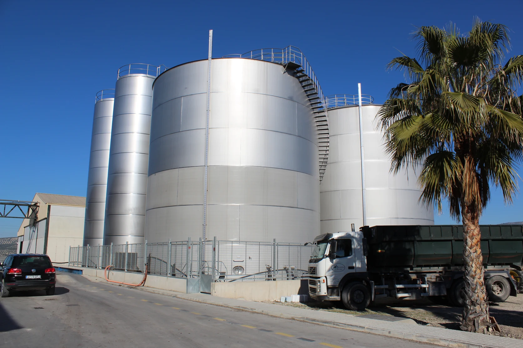 High-capacity stainless steel bulk olive oil storage cellar tanks.