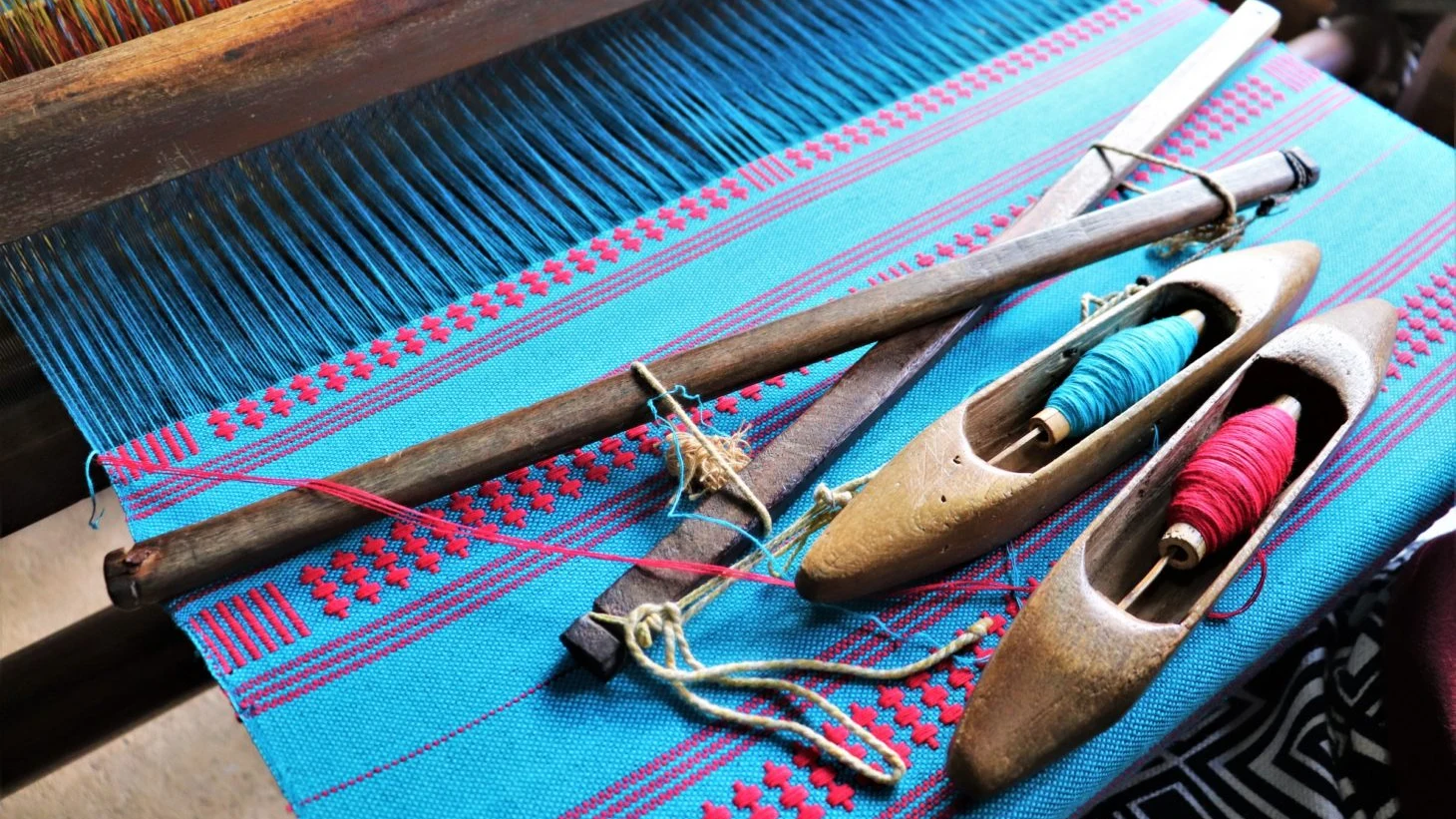 Intricately patterned traditional Dumbara Rata Kalala mat featuring classical geometric motifs and border designs.