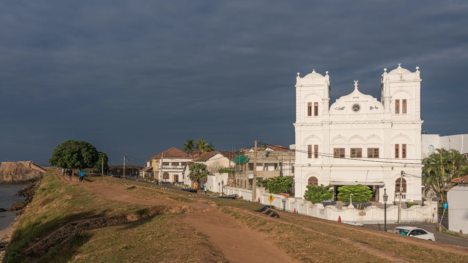 Southern ramparts and defensive stone walls extending toward Meeran Jumma Mosque in Galle Fort.