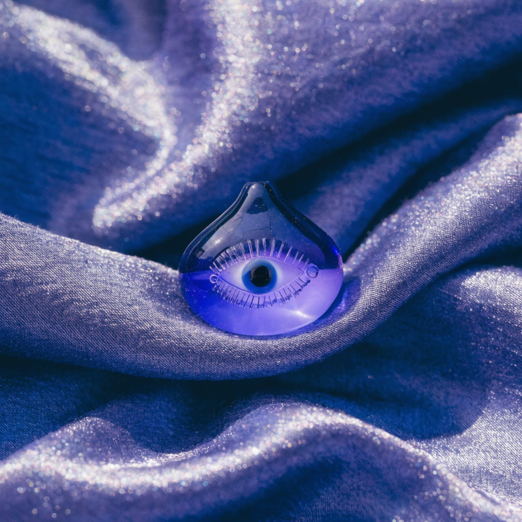 나자르 본주: 악의 눈 부적