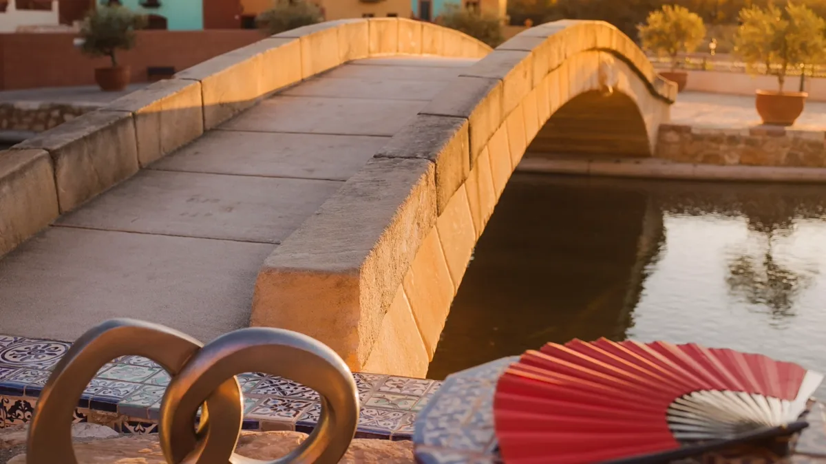 Connecting Ideas and Comparing Things